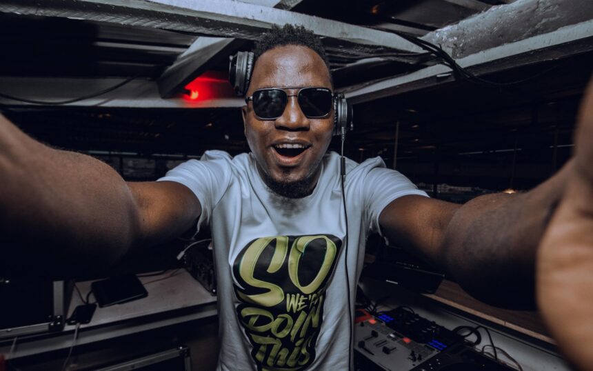 Understanding the role of emcees and deejays in club sets